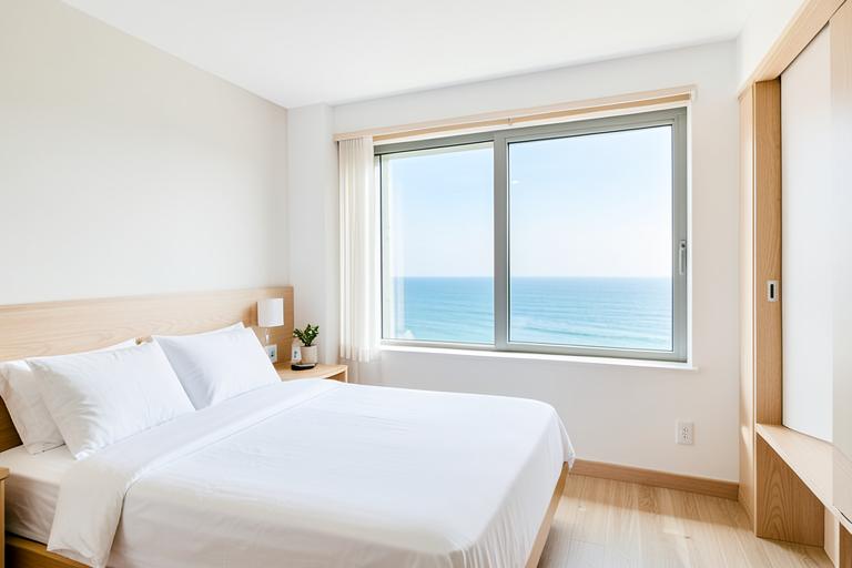 Quarto privativo minimalista com vista para o mar